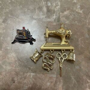 VTG Sewing Machine Brooches